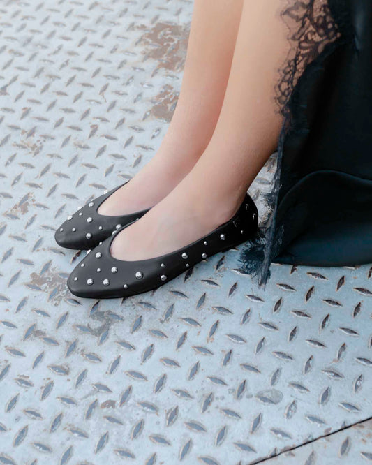 Bailarina de Piel Negra con Tachuelas Etoile