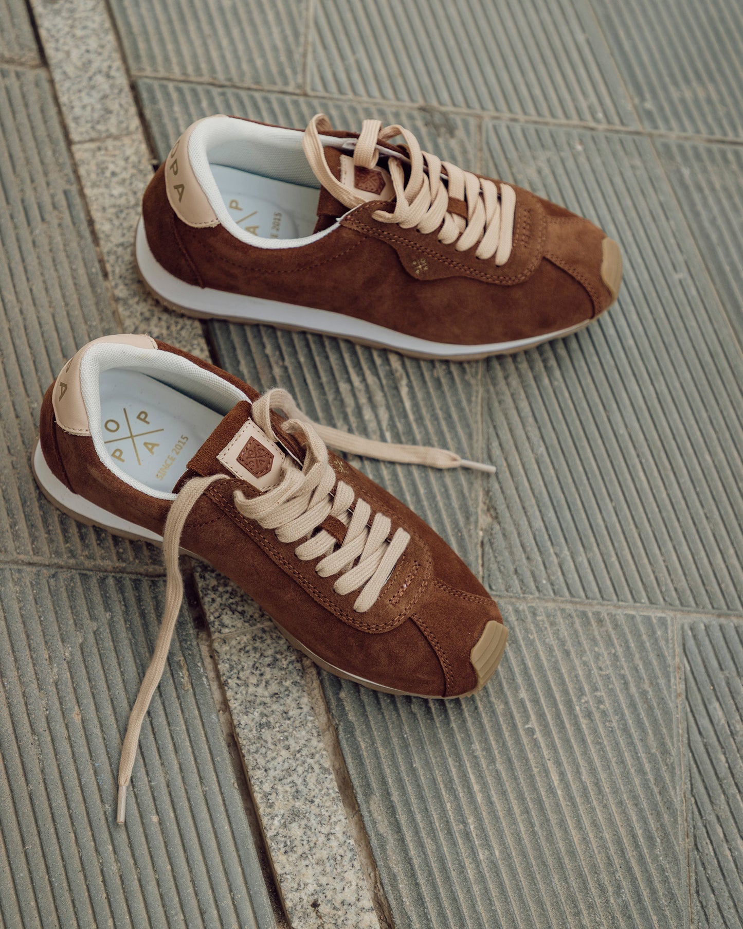 Zapatilla Kira Serraje Marron