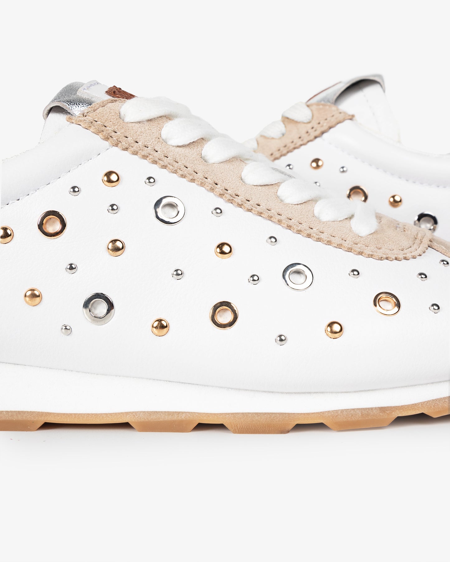 Zapatilla Inara Tachuelas Blanco