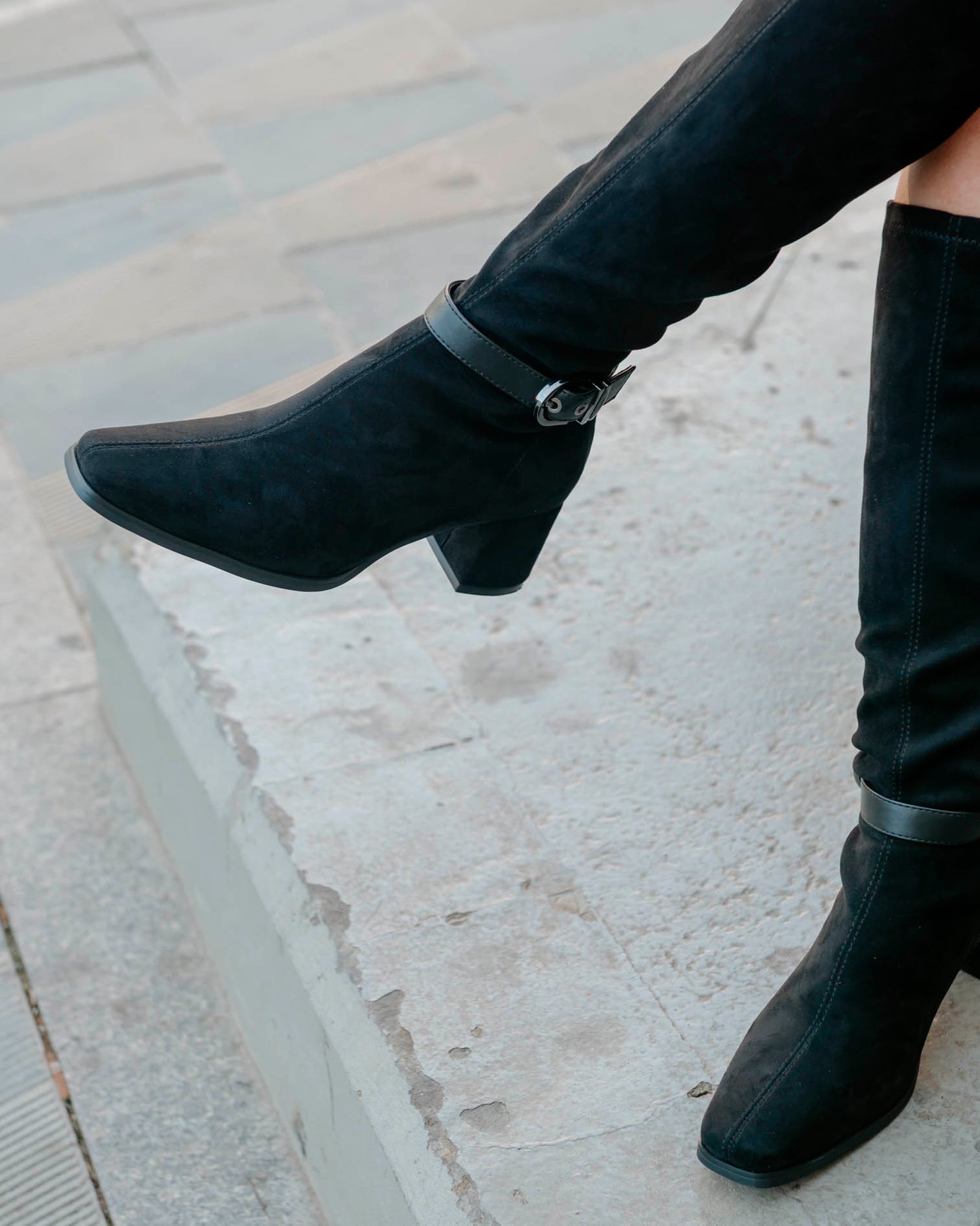 Bota Alta de Antelina Negra Flare