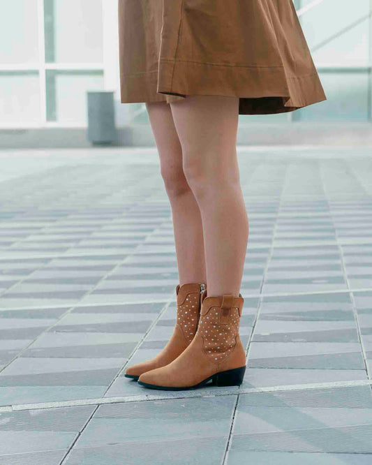 Botín de Serraje Marrón con Tachuelas Senda