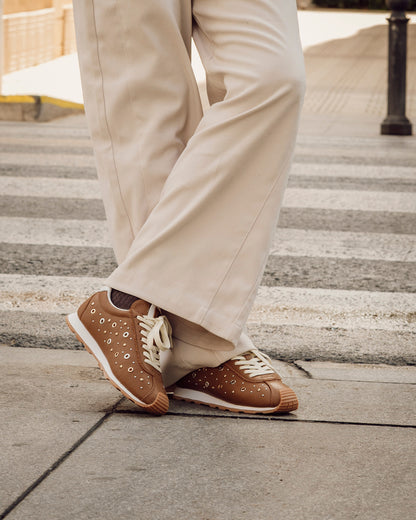 Zapatilla Inara Tachuelas Cuero