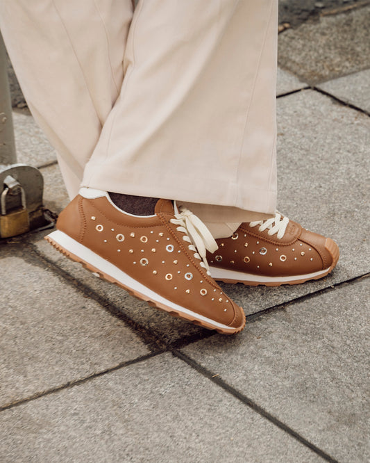 Zapatilla Inara Tachuelas Cuero