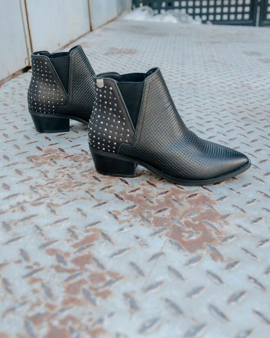 Botín de Piel Negra con Tachuelas Eco