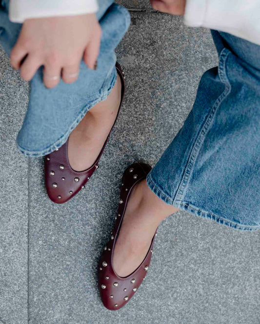 Bailarina de Piel Burdeos con Tachuelas Etoile