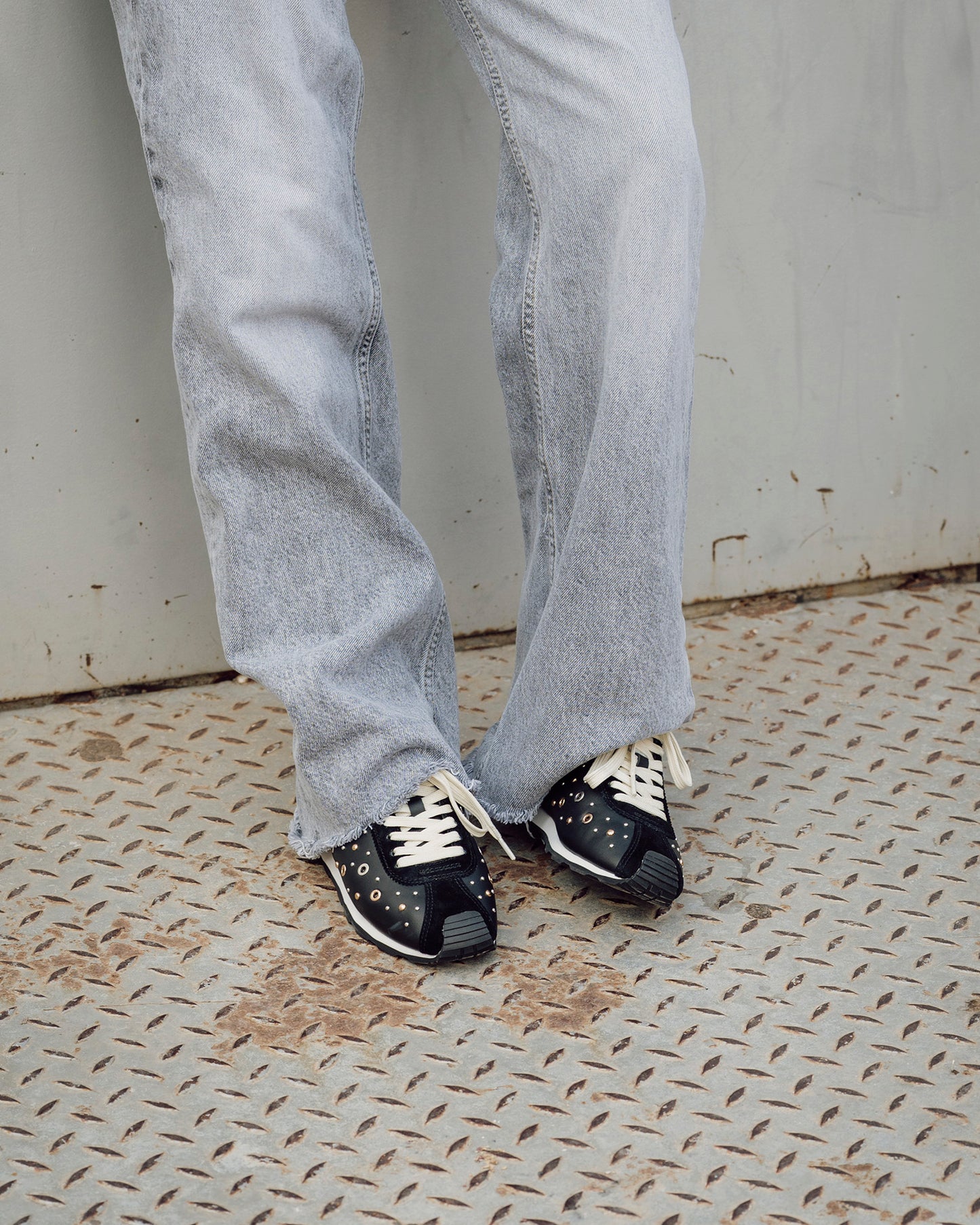 Zapatilla Inara Tachuelas Negro
